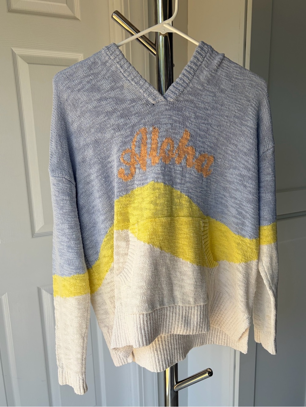 Lou & Grey Beachy Sweater Hoodie “Aloha”, Size M.